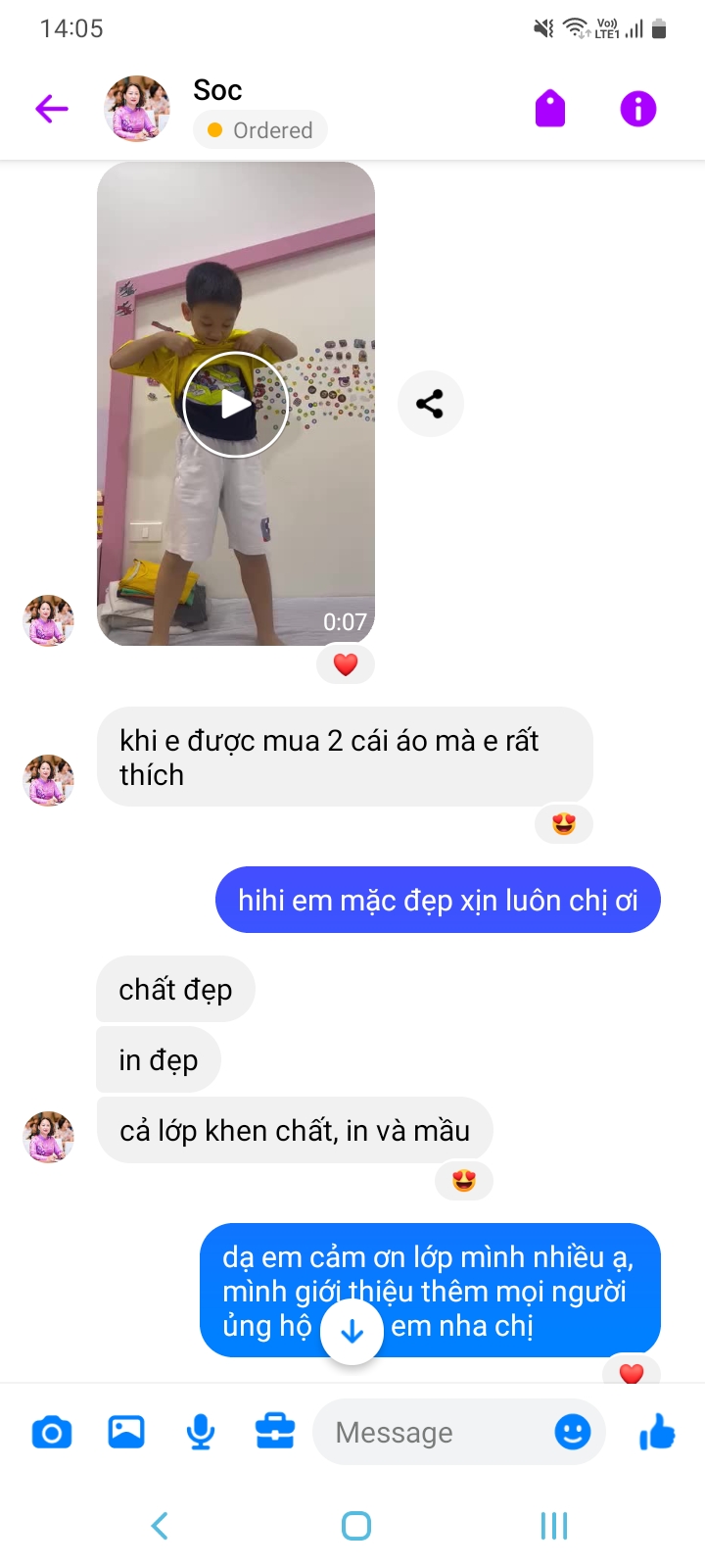 Khi e mua được 2 cái áo mà em rất thích...
